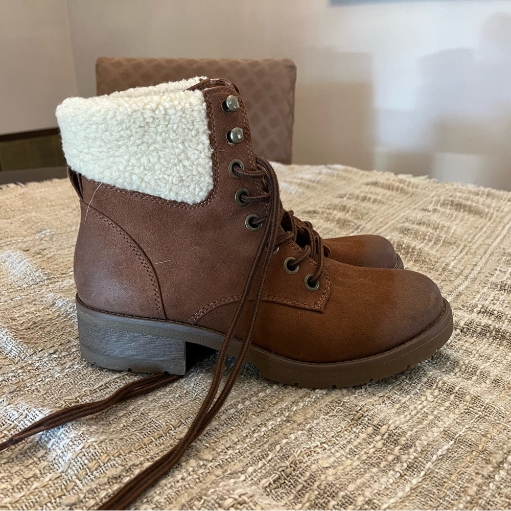 Lace up brown boots